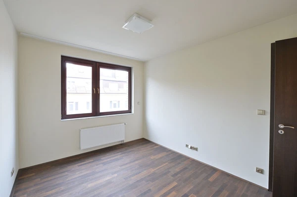 Služská, Kobylisy - Praha 8 | Pronájem, Byt, 4+1, 104 m²