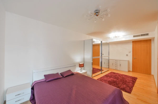 Pitterova, Žižkov - Prague 3 | Rent, Apartment, One-bedroom (2+kk), 66 m²