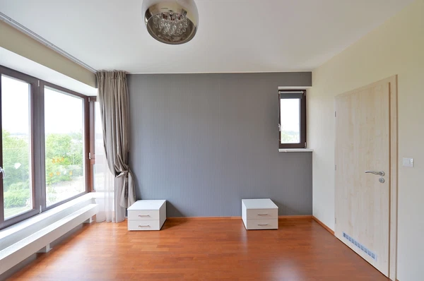 Nademlejnská, Hloubětín - Prague 9 | Sale, Apartment, Three-bedroom (4+kk), 94 m²