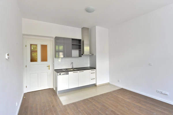 Korunní, Vinohrady - Prague 2 | Rent, Apartment, One-bedroom (2+kk), 47 m²