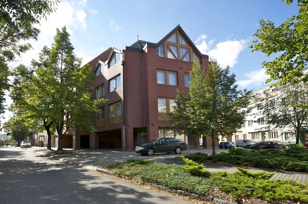 Hanusova, Michle - Prague 4 | Rent, Office building, 1 871 m²