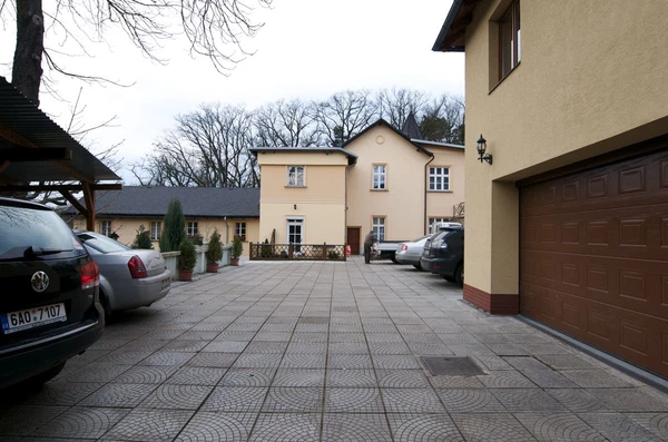 V lučinách, Hodkovičky - Prague 4 | Rent, House, Two-bedroom (3+kk)