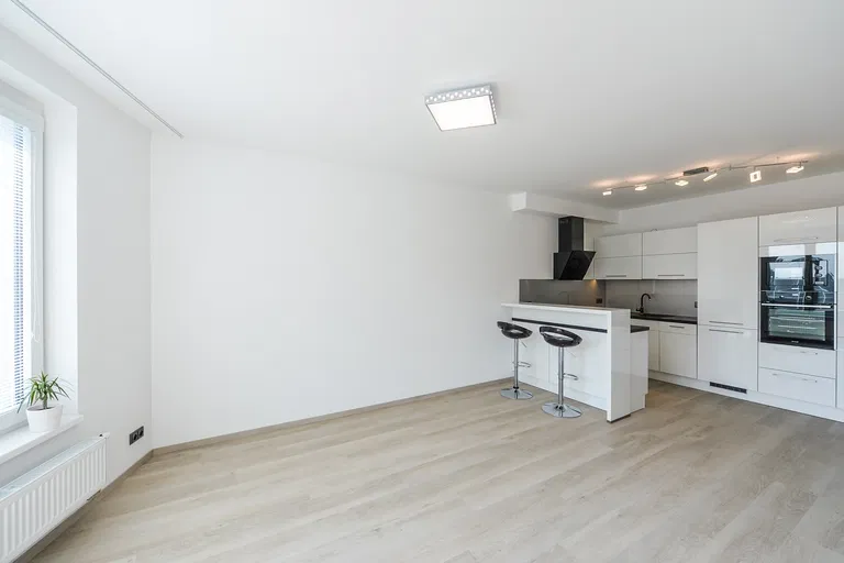 Svitákova, Stodůlky - Prague 5 | Sale, Apartment, One-bedroom (2+kk), 68 m²