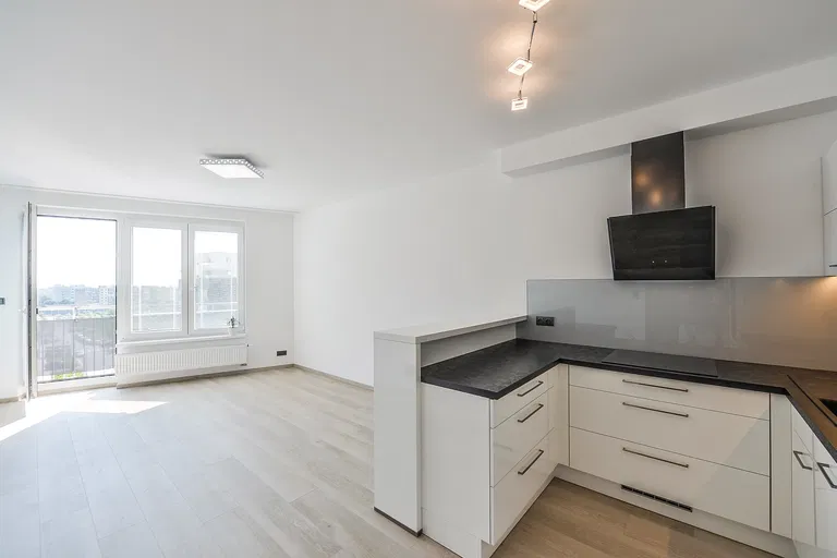 Svitákova, Stodůlky - Prague 5 | Sale, Apartment, One-bedroom (2+kk), 68 m²