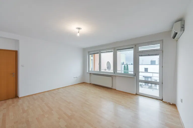 Ambrova, Nové Mesto - Bratislava III | Rent, House, Four-bedroom (5+1), 310 m²