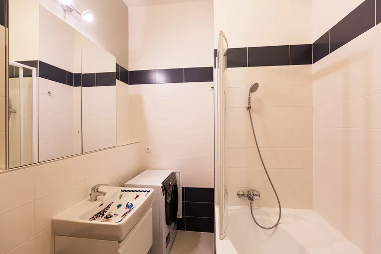 Padovská, Horní Měcholupy - Prague 10 | Sale, Apartment, Three-bedroom (4+kk), 104 m²