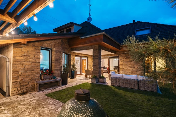 Severní, Hovorčovice - Praha-východ | Sale, House, Five-bedroom (6+kk), 310 m²