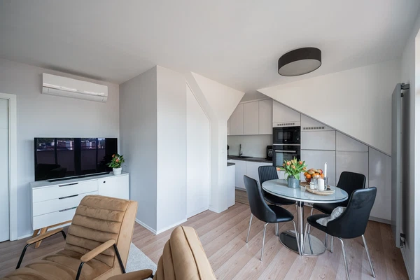 Cimburkova, Žižkov - Prague 3 | Sale, Apartment, Two-bedroom (3+kk), 82 m²