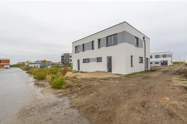 Senec - Miloslavov | Predaj, Byt, 4-izbový, 117 m²
