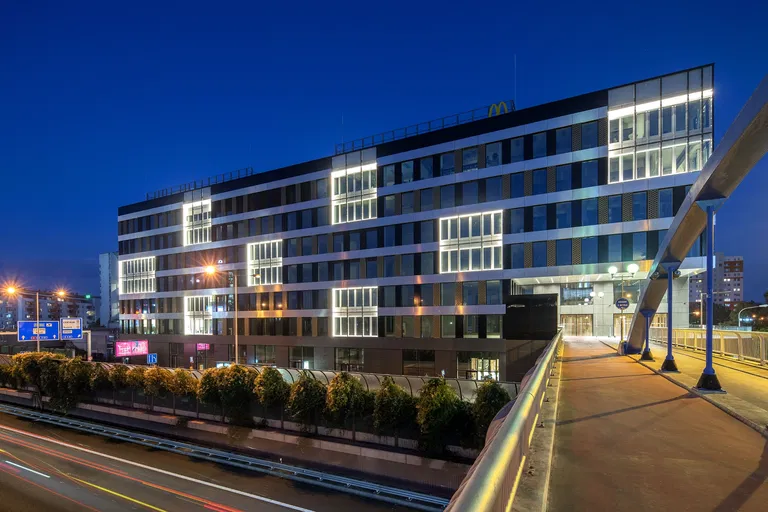 Einsteinova, Petržalka - Bratislava V | Prenájom, Obchodný priestor, 123 m²