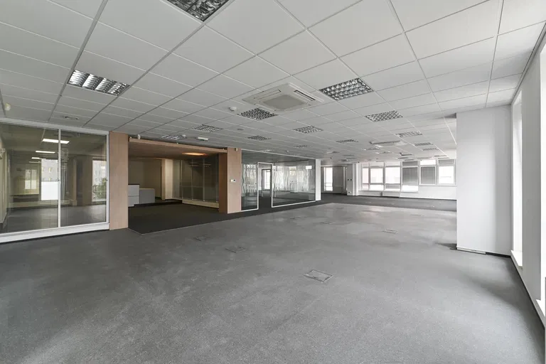 Ševčenkova, Petržalka - Bratislava V | Rent, Office building, 5 050 m²