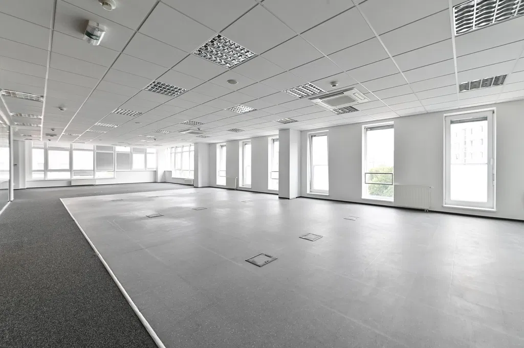 Ševčenkova, Petržalka - Bratislava V | Prenájom, Administratívna budova, 5 050 m²