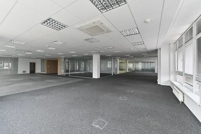 Ševčenkova, Petržalka - Bratislava V | Prenájom, Kancelárie, 1180 m²