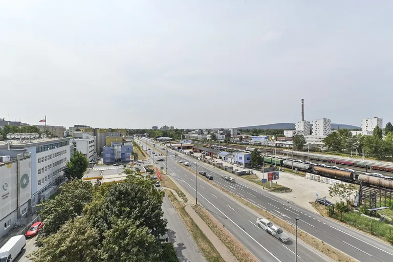 Ševčenkova, Petržalka - Bratislava V | Prenájom, Kancelárie, 1180 m²