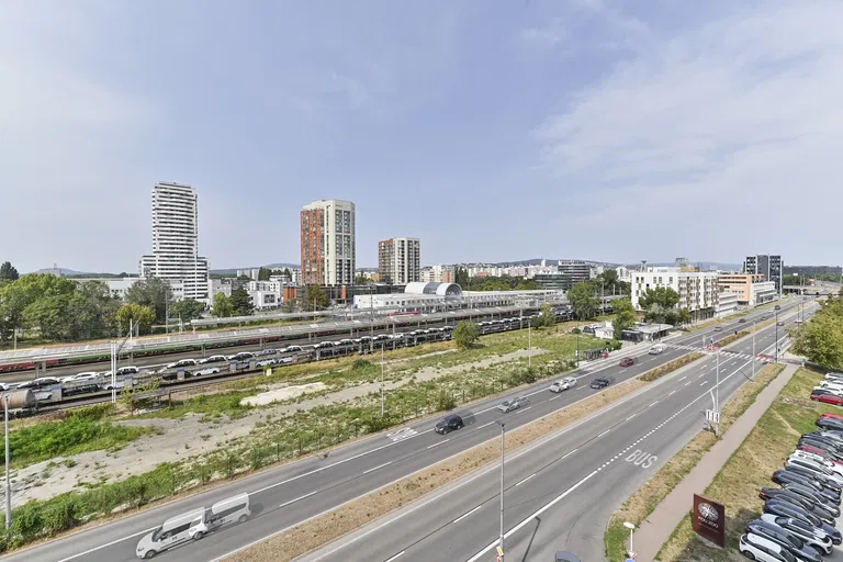 Ševčenkova, Petržalka - Bratislava V | Prenájom, Kancelárie, 1180 m²