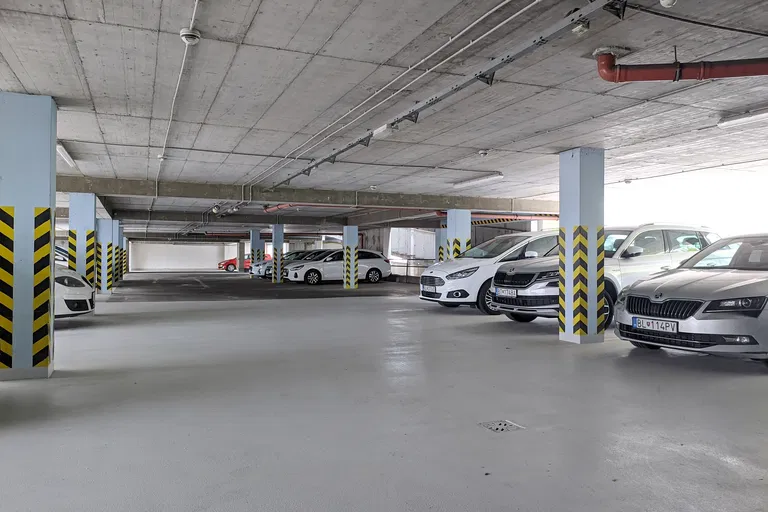 Ševčenkova, Petržalka - Bratislava V | Prenájom, Kancelárie, 1180 m²