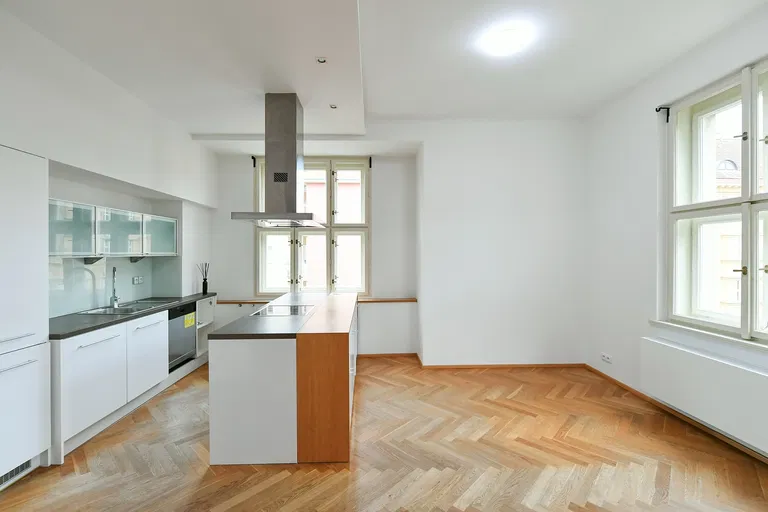 Puškinovo náměstí, Bubeneč - Prague 6 | Rent, Apartment, Two-bedroom (3+kk), 114 m²