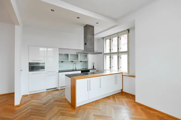 Puškinovo náměstí, Bubeneč - Prague 6 | Rent, Apartment, Two-bedroom (3+kk), 114 m²