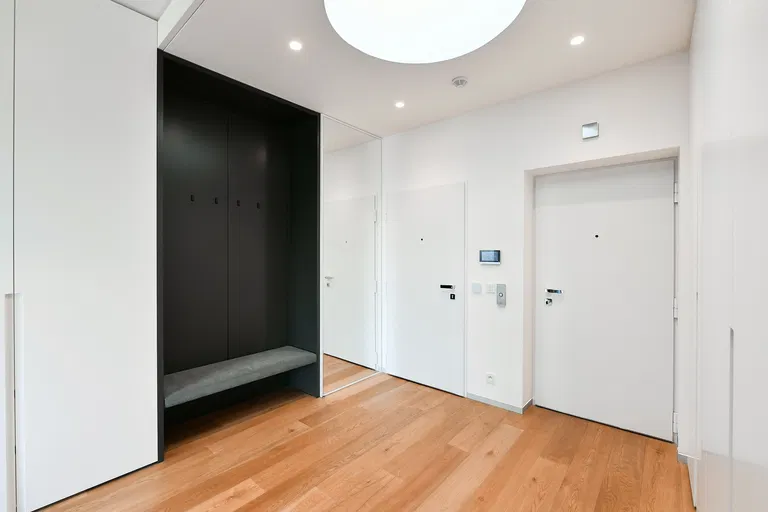 V podhájí, Braník - Prague 4 | Sale, Apartment, Four-bedroom (5+kk), 314 m²