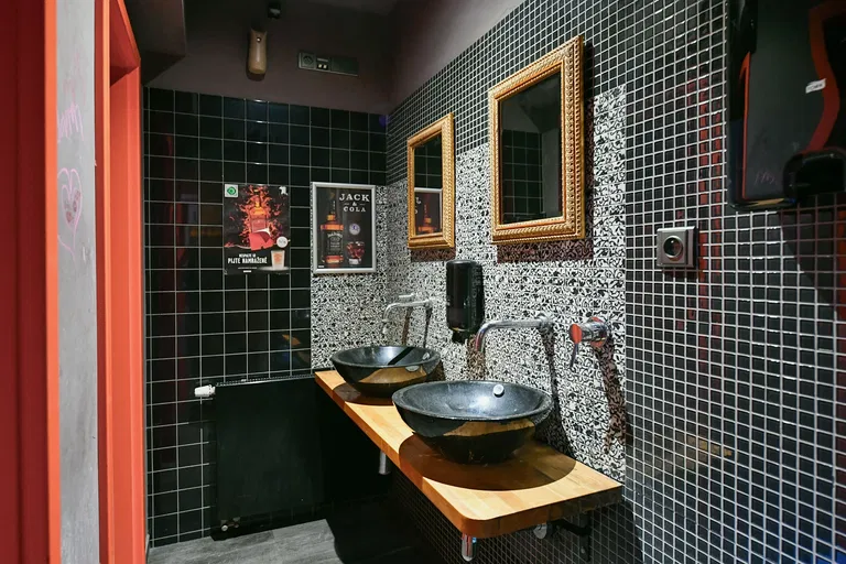 Pod Kaštany, Dejvice - Prague 6 | Sale, Apartment building, 1100 m²