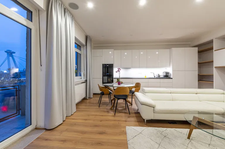 Rázusovo nábrežie, Staré Mesto - Bratislava I | Prenájom, Byt, 3-izbový, 94 m²