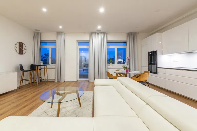 Rázusovo nábrežie, Staré Mesto - Bratislava I | Prenájom, Byt, 3-izbový, 94 m²