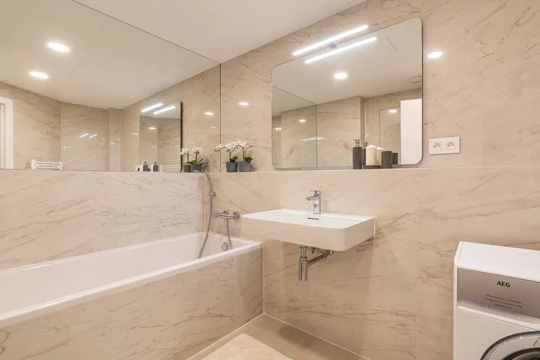 Pribinova, Staré Mesto - Bratislava I | Prenájom, Byt, 2-izbový, 66 m²