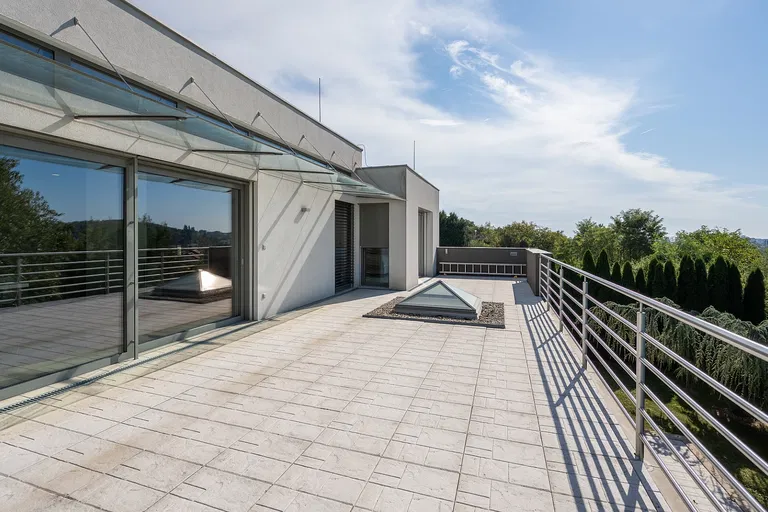 Azurová, Řečkovice - Brno-město | Predaj, Rodinný dom, 6-izbový, 756 m²