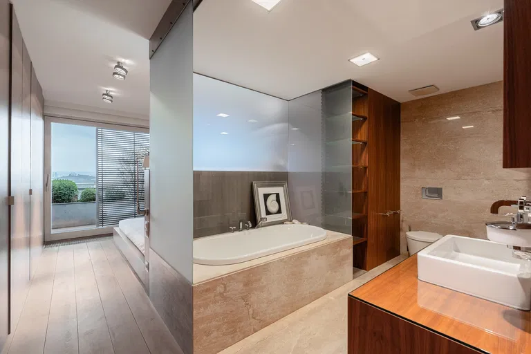 Paříkova, Vysočany - Prague 9 | Rent, Apartment, Three-bedroom (4+kk), 245 m²