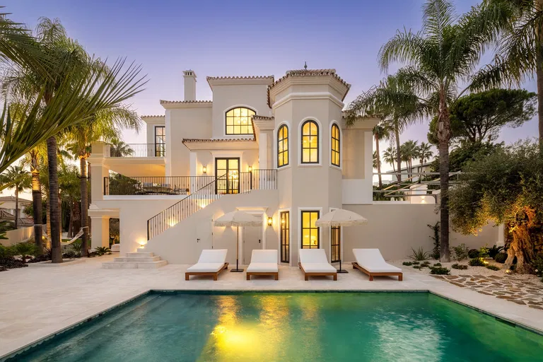 Španielsko, Marbella - Nueva Andalucia | Predaj, Rodinný dom, 6-izbový, 740 m²