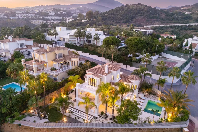 Španielsko, Marbella - Nueva Andalucia | Predaj, Rodinný dom, 6-izbový, 740 m²
