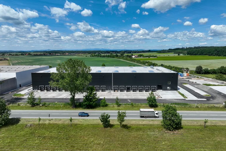 Bratří Štefanů, Hradec Králové - Hradec Králové | Rent, Industrial park, 1 112 m²