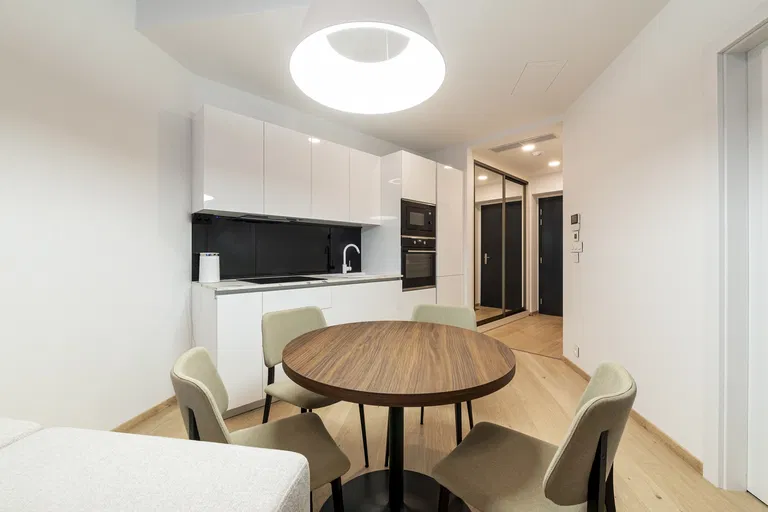 Pribinova, Staré Mesto - Bratislava I | Prenájom, Byt, 2-izbový, 66 m²