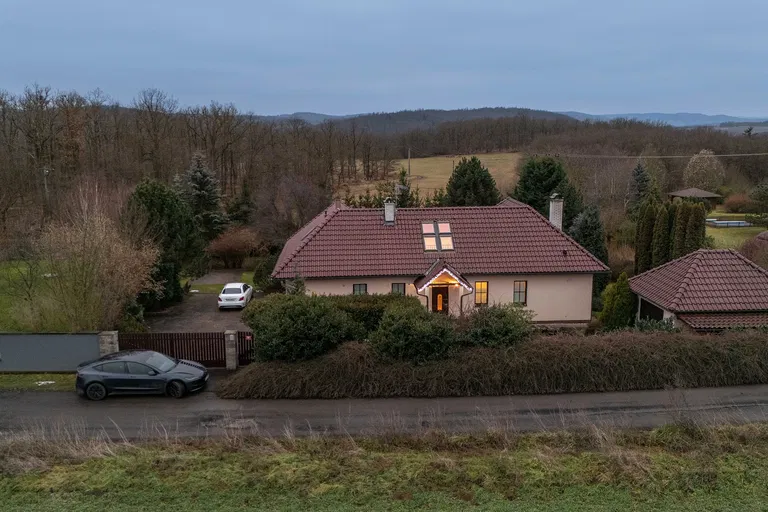 Štěchovice - Praha-západ | Sale, House, Four-bedroom (5+kk), 254 m²