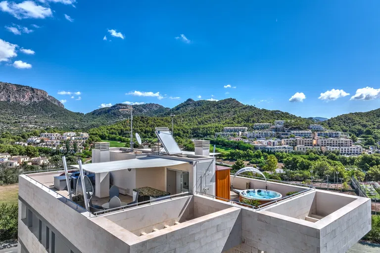 Spain, Mallorca - Camp de Mar | Sale, Apartment, Four-bedroom (5+1), 312 m²