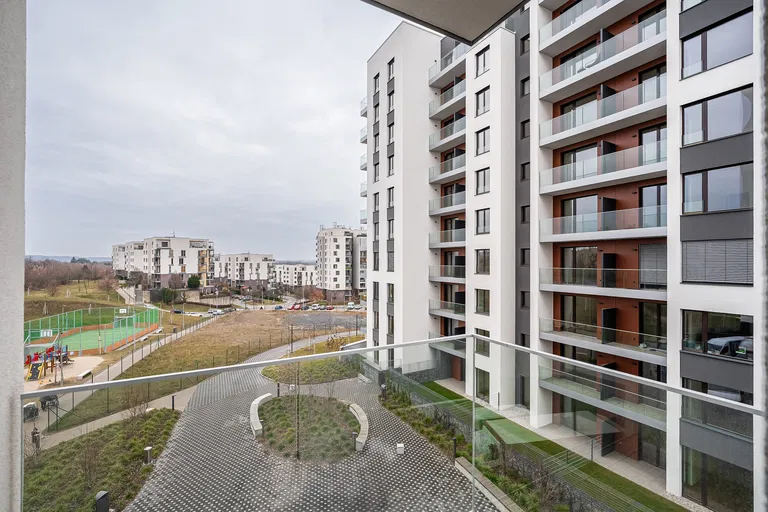 V Třešňovce, Hrdlořezy - Praha 9 | Pronájem, Byt, 1+kk, 38 m²