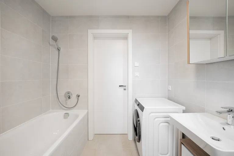 V Třešňovce, Hrdlořezy - Praha 9 | Pronájem, Byt, 1+kk, 38 m²