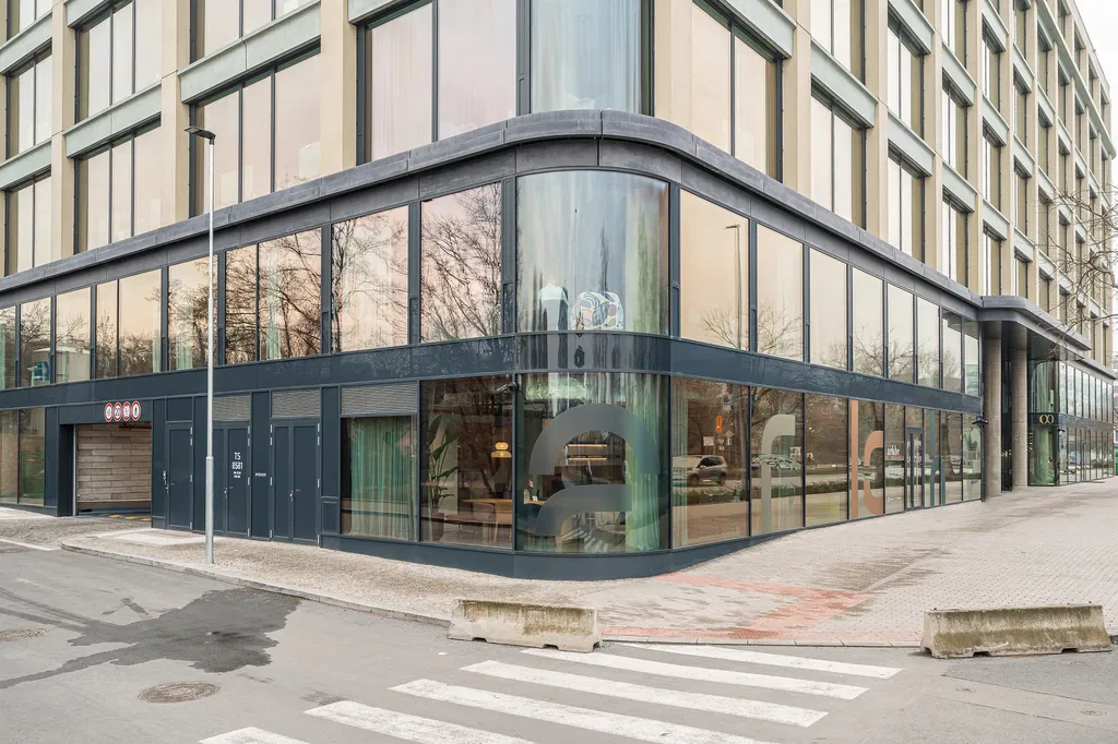 Rohanské nábřeží, Karlín - Praha 8 | Pronájem, Administrativní budova