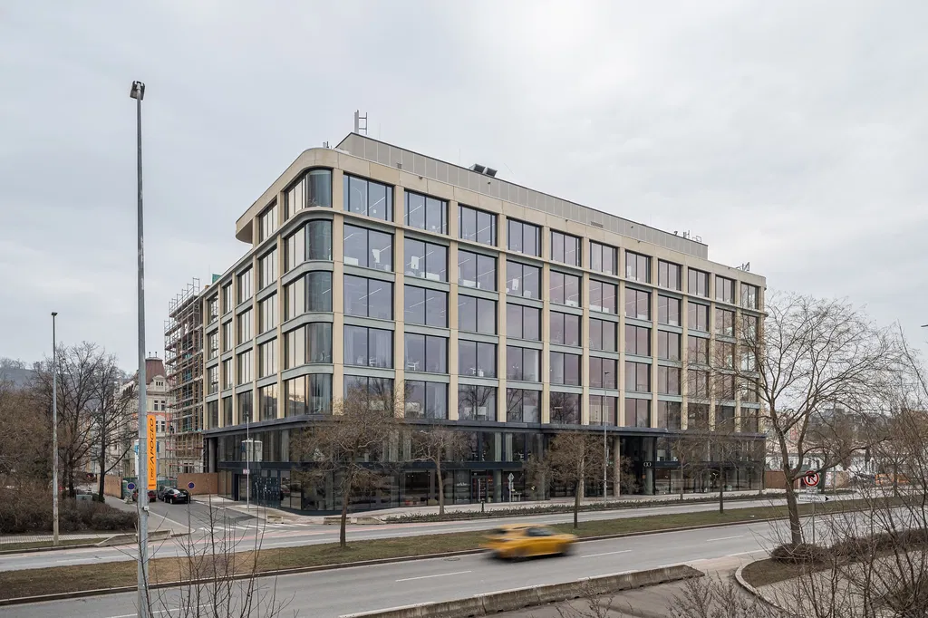 Rohanské nábřeží, Karlín - Praha 8 | Pronájem, Administrativní budova